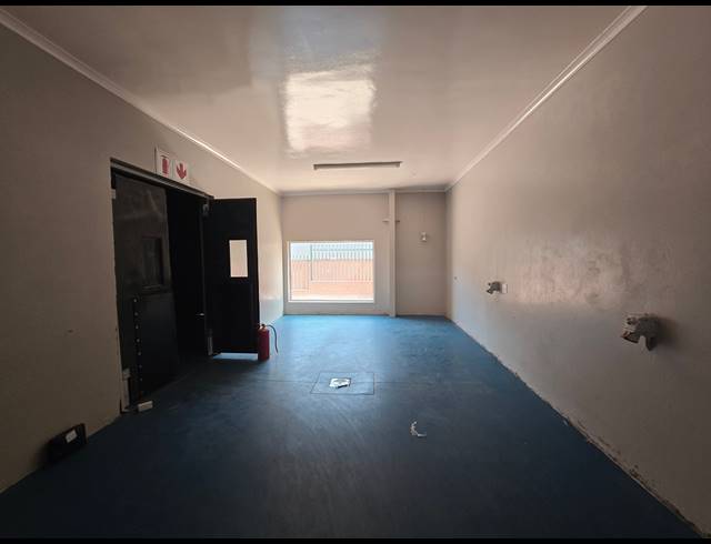 3,234M² WAREHOUSE FOR SALE IN COSMO BUSINESS PARK